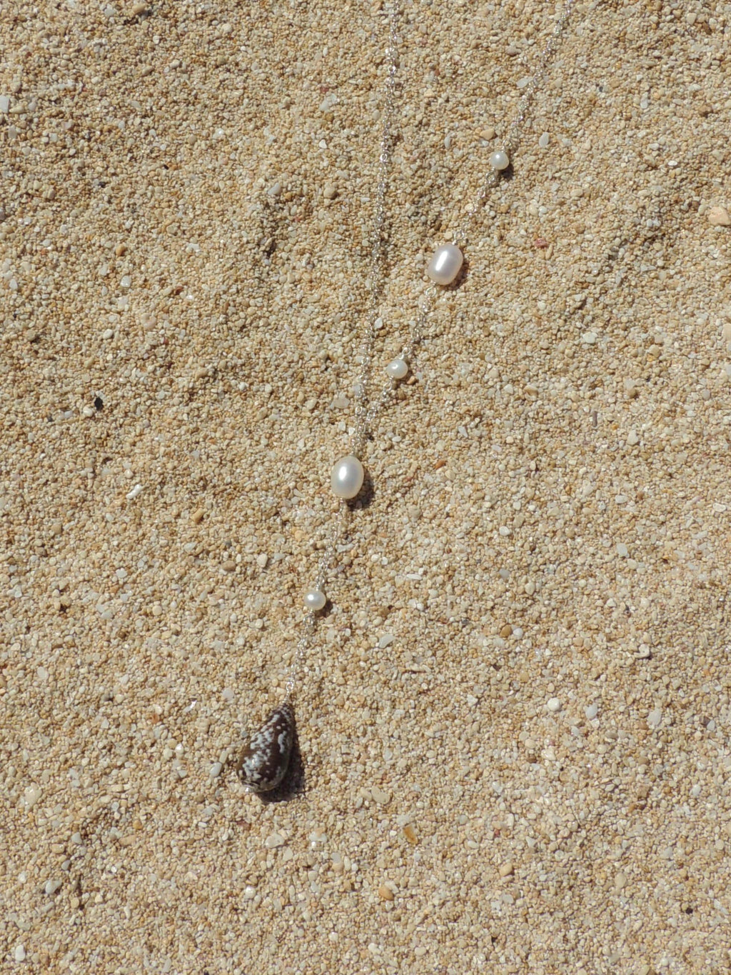 Cone Shell / One-Sided Pearl Necklace