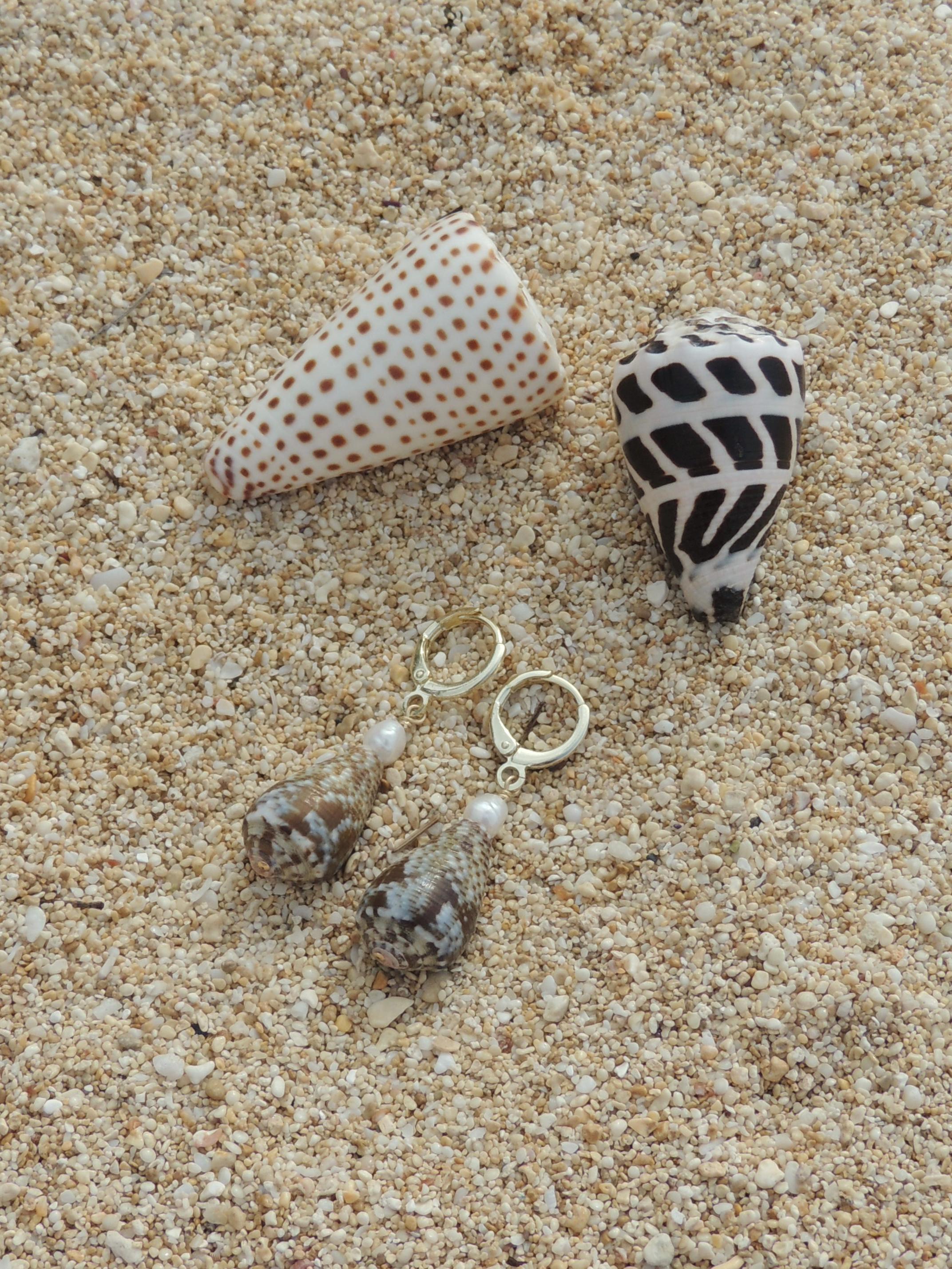 Cat Cone Shell Huggies