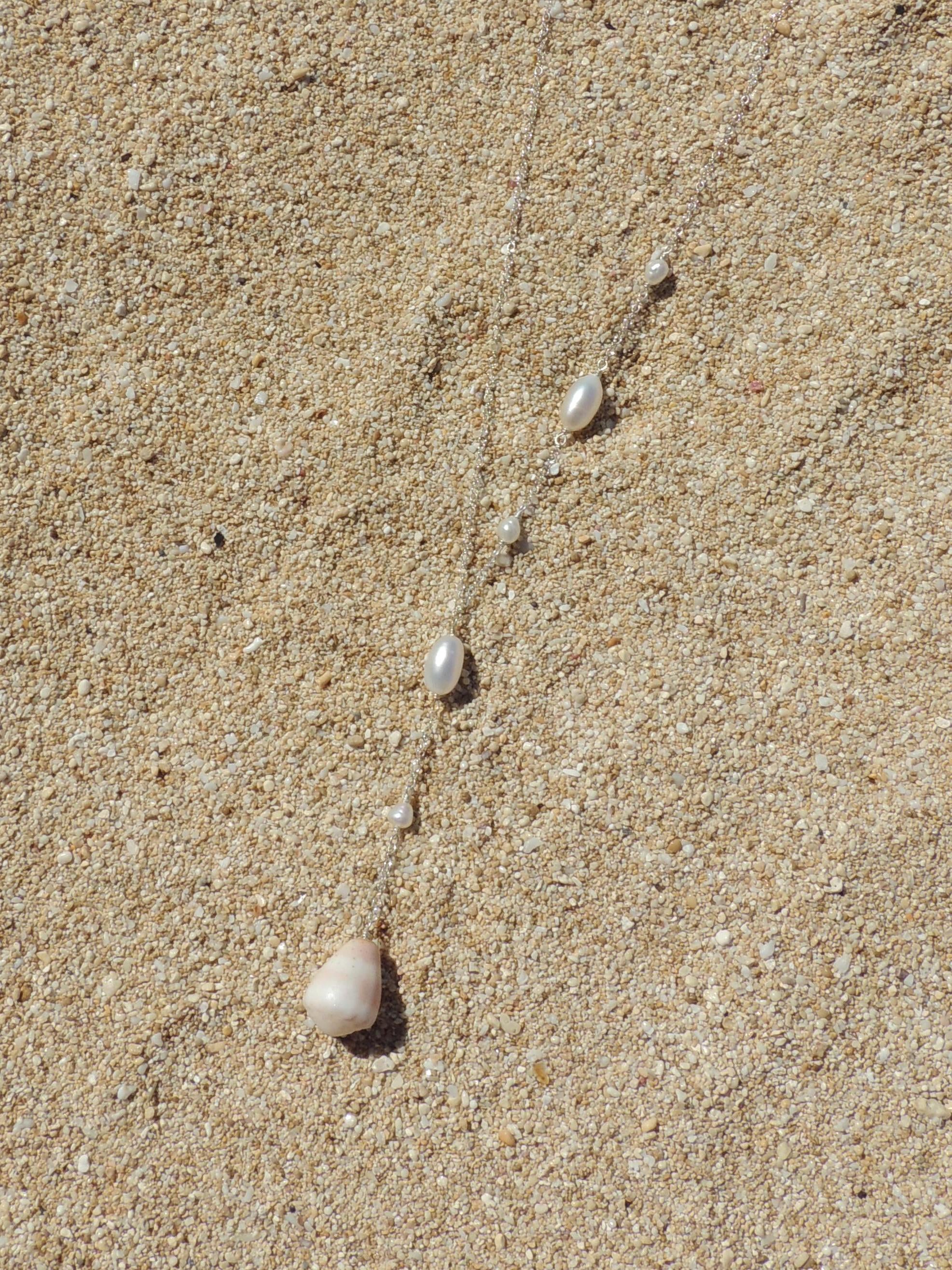 Cone Shell / One-Sided Pearl Necklace