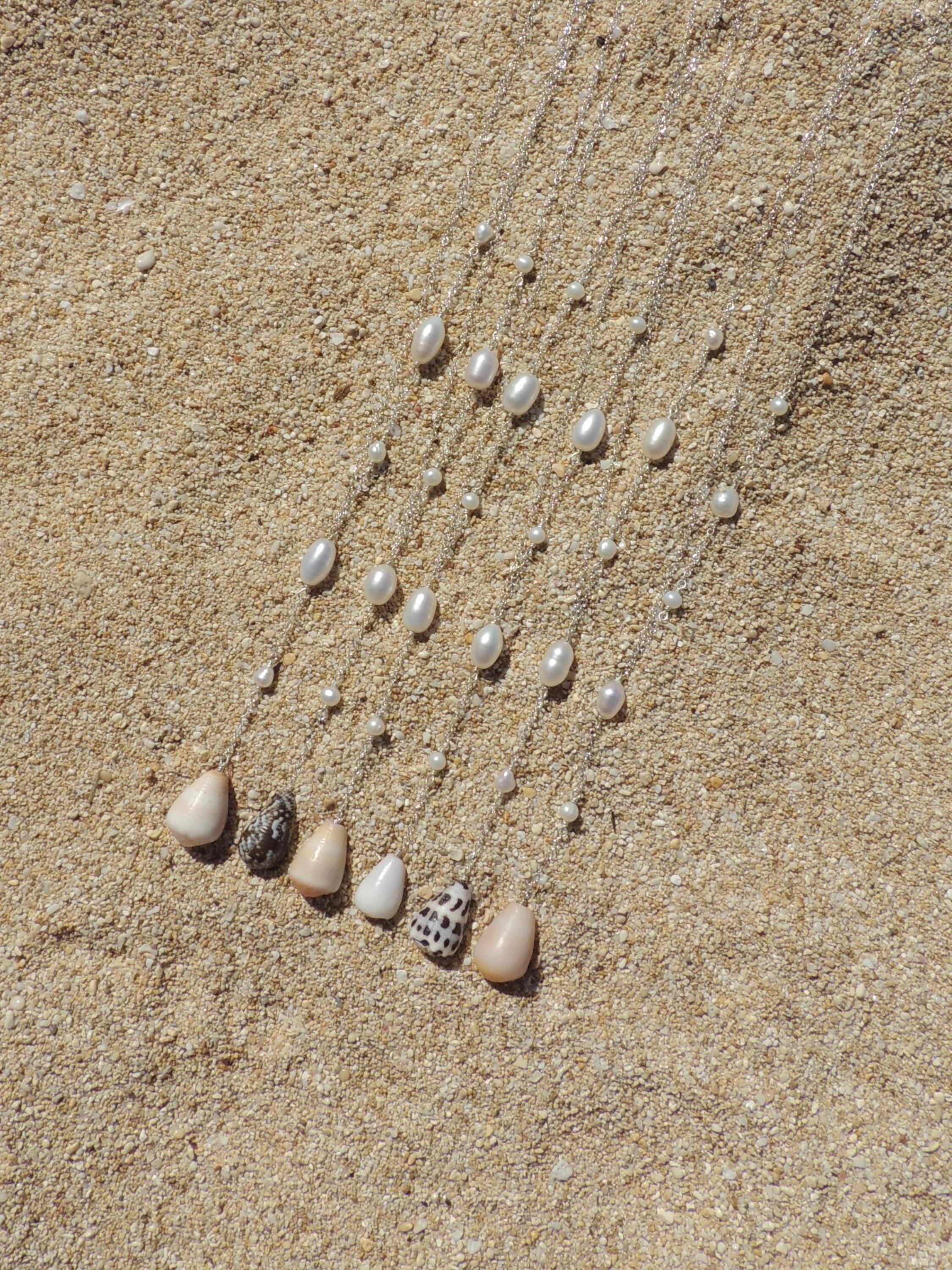 Cone Shell / One-Sided Pearl Necklace