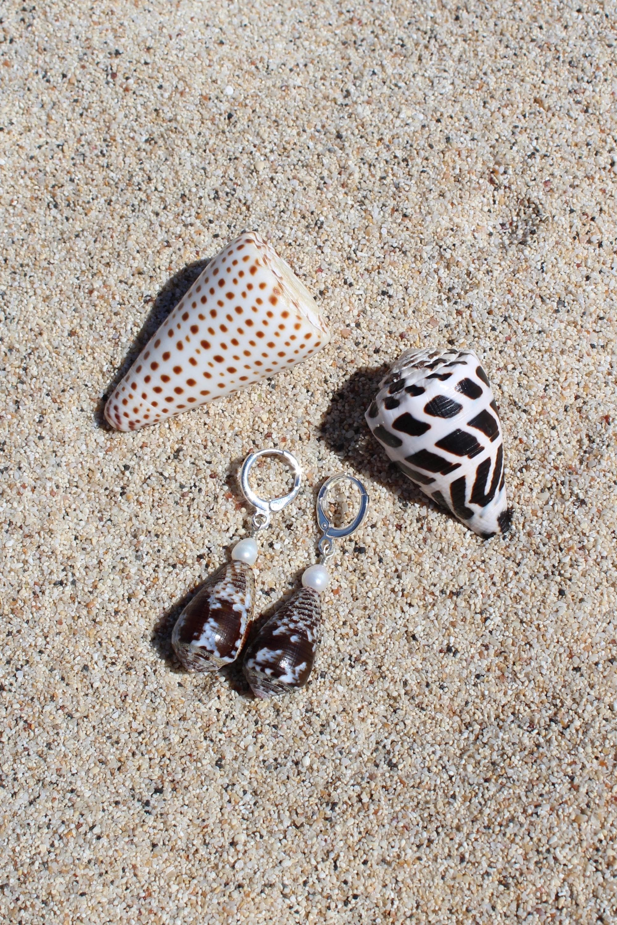 Cat Cone Shell Huggies