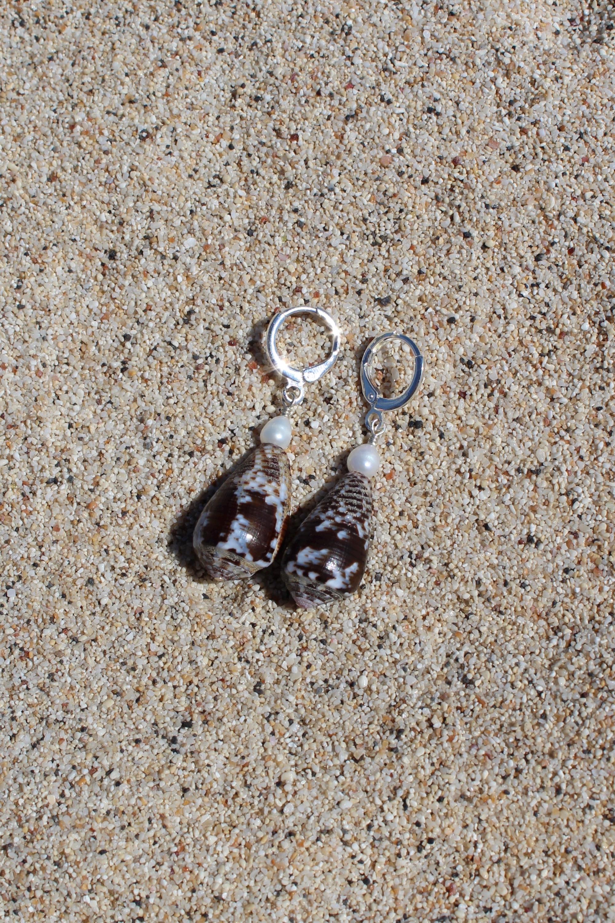 Cat Cone Shell Huggies