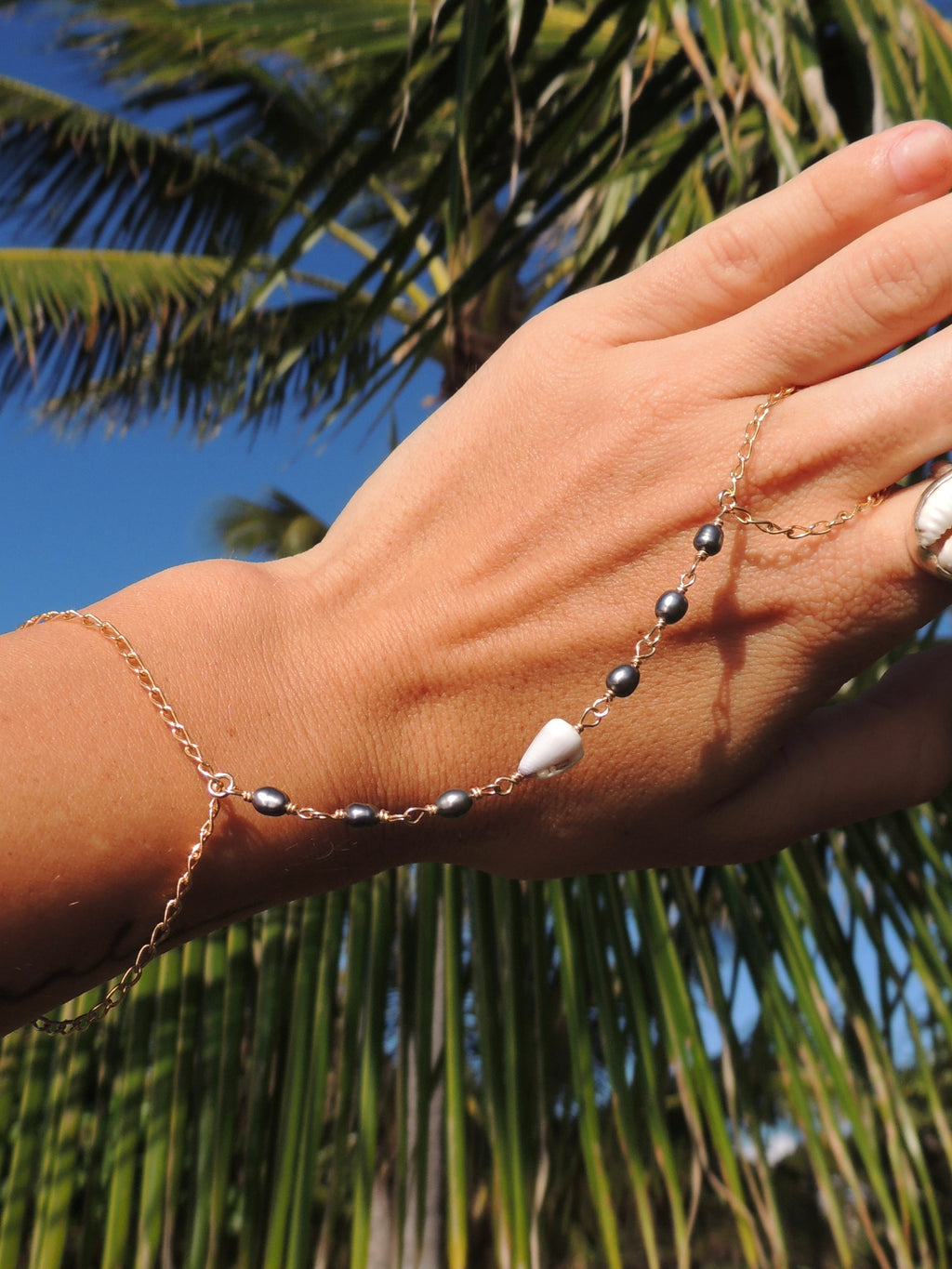 Cone Shell Handchain / Black Pearls