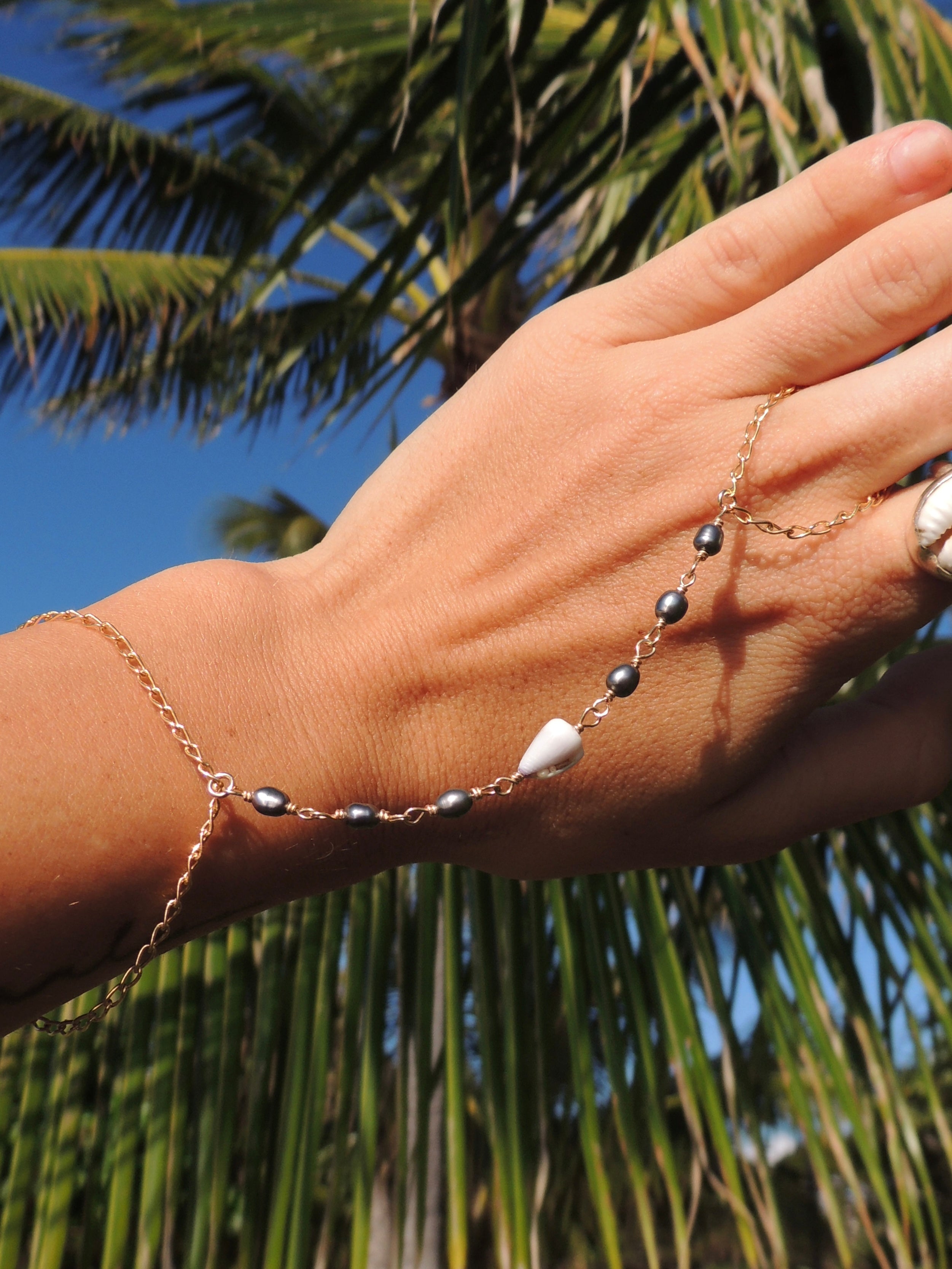 Cone Shell Handchain / Black Pearls
