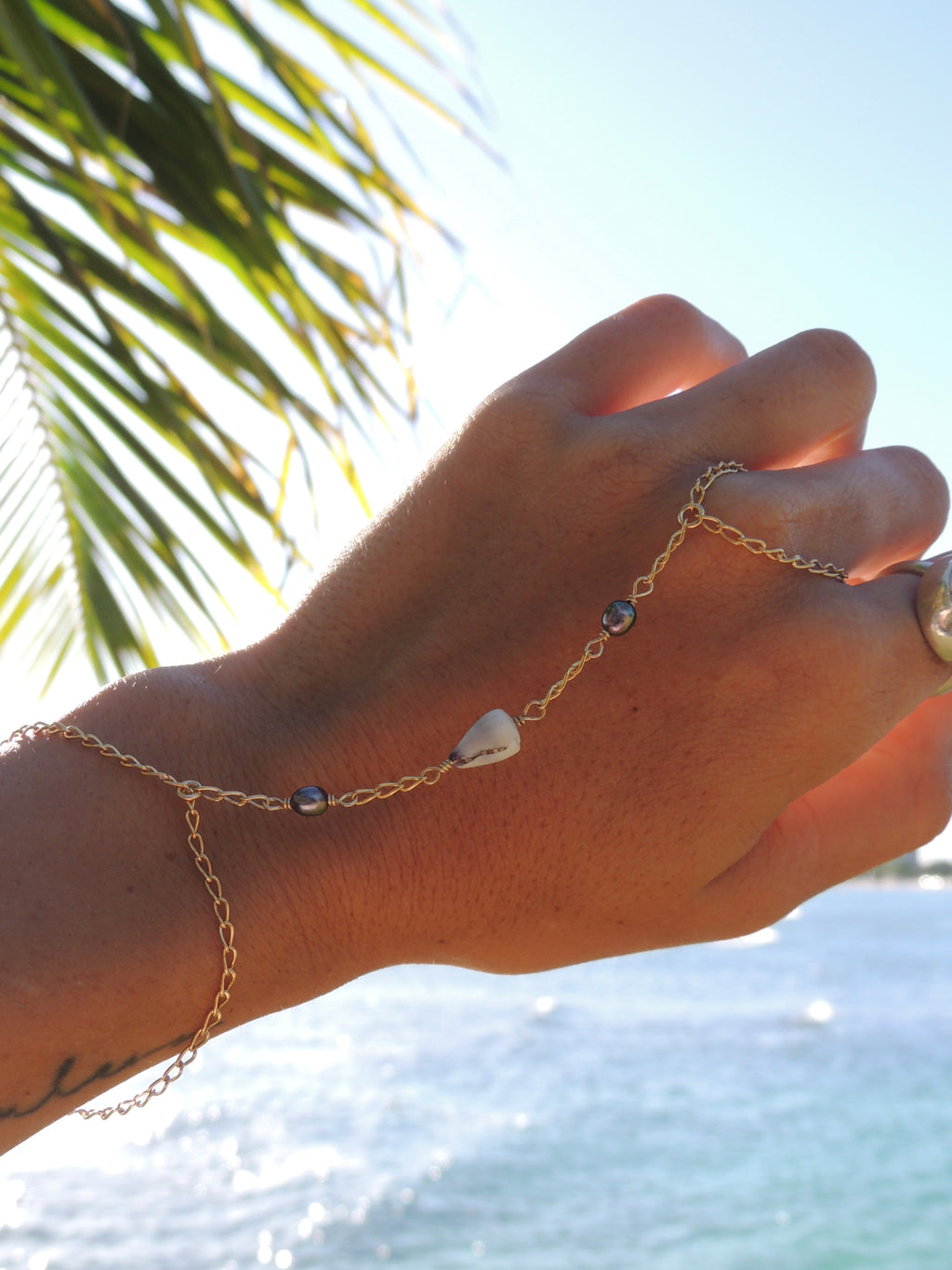 Cone Shell Handchain / Black Pearls