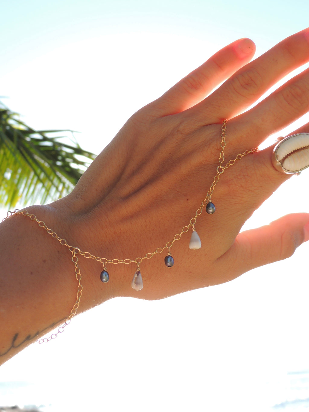 Cone Shell Handchain / Black Pearls