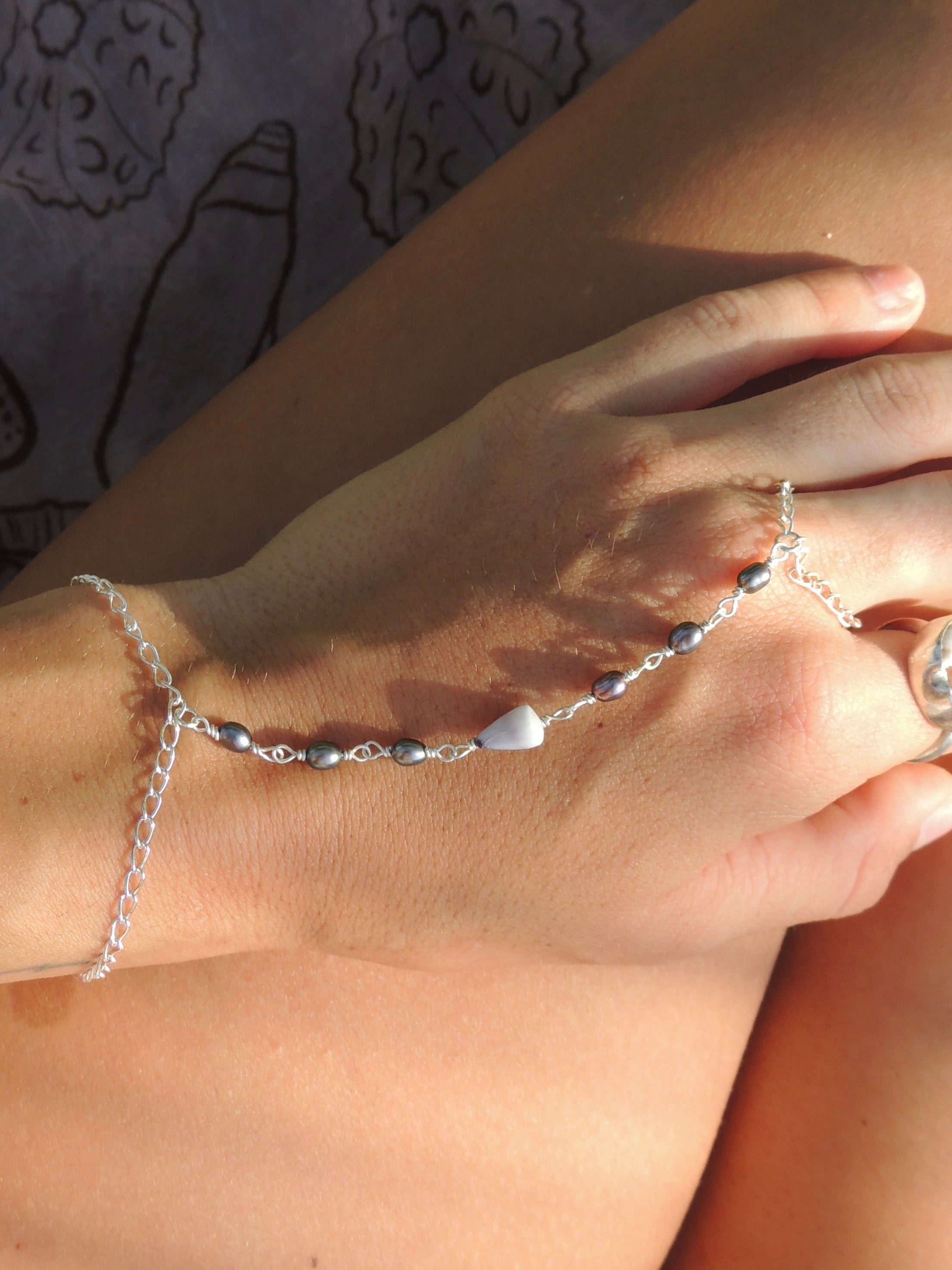 Cone Shell Handchain / Black Pearls