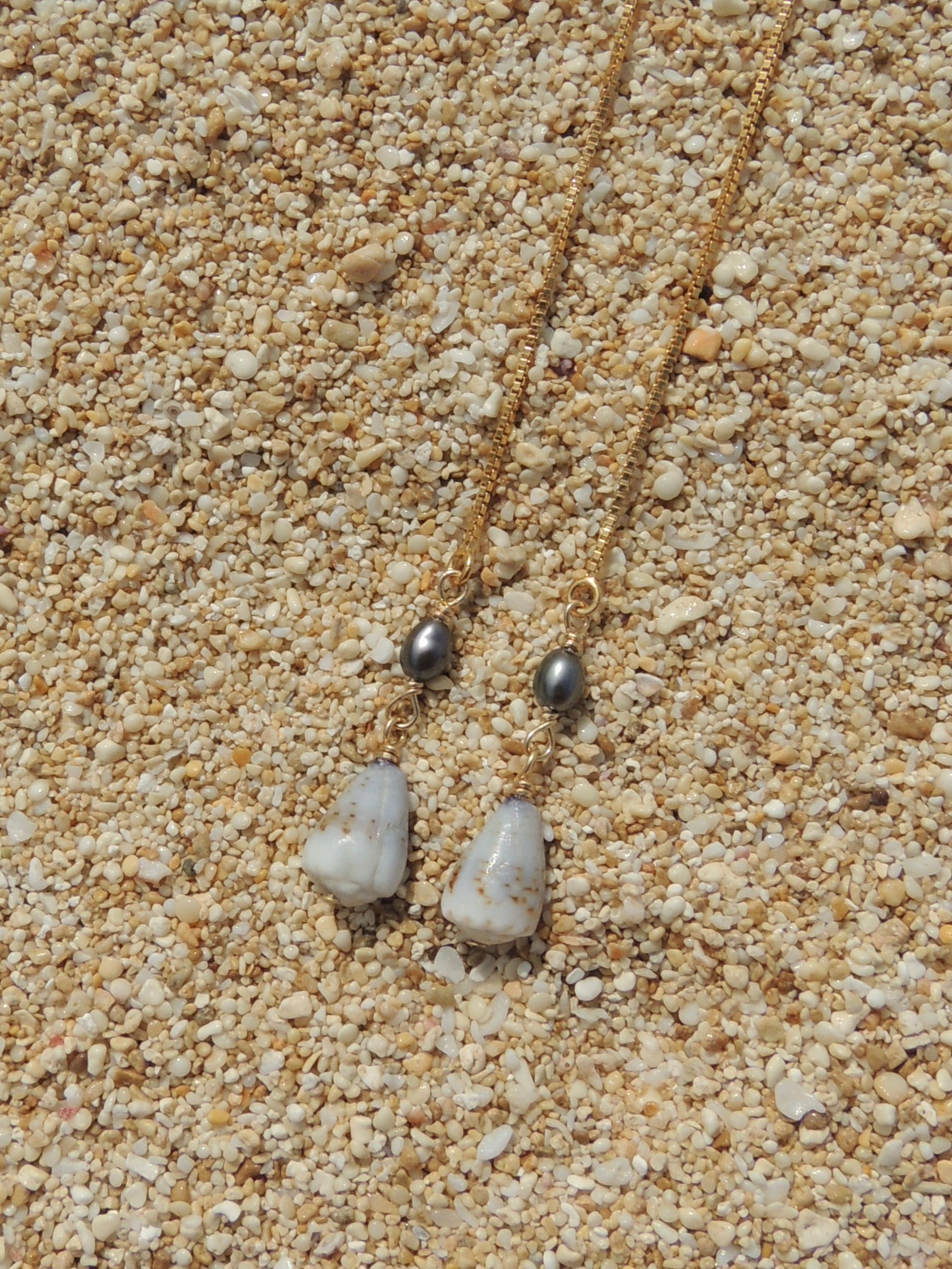 Cone Shell / Black Pearl Threaders