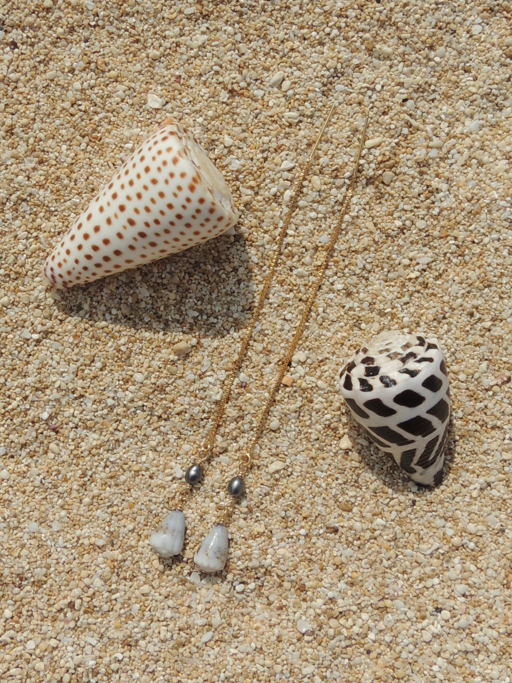 Cone Shell / Black Pearl Threaders