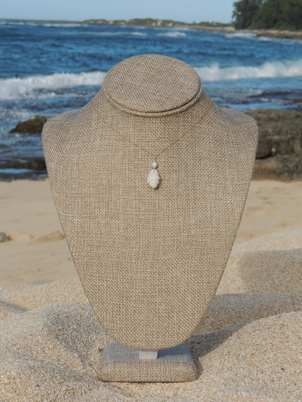 Lattice Miter Shell Necklace