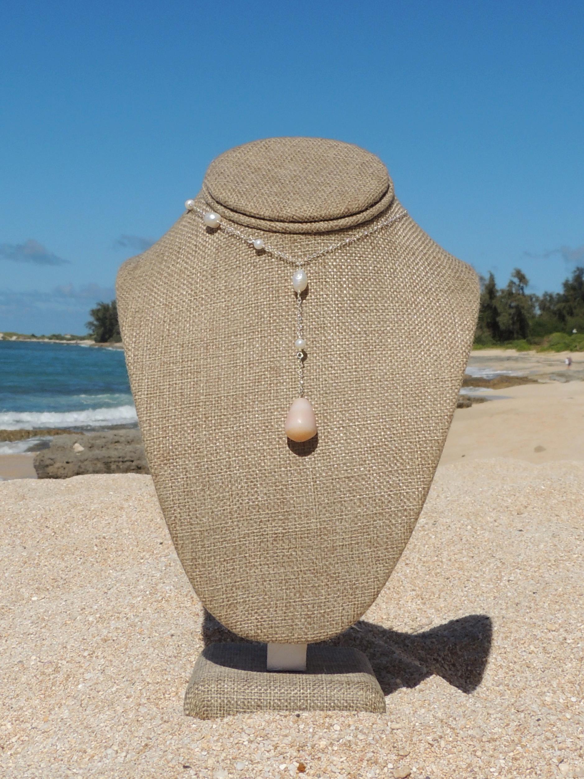 Cone Shell / One-Sided Pearl Necklace