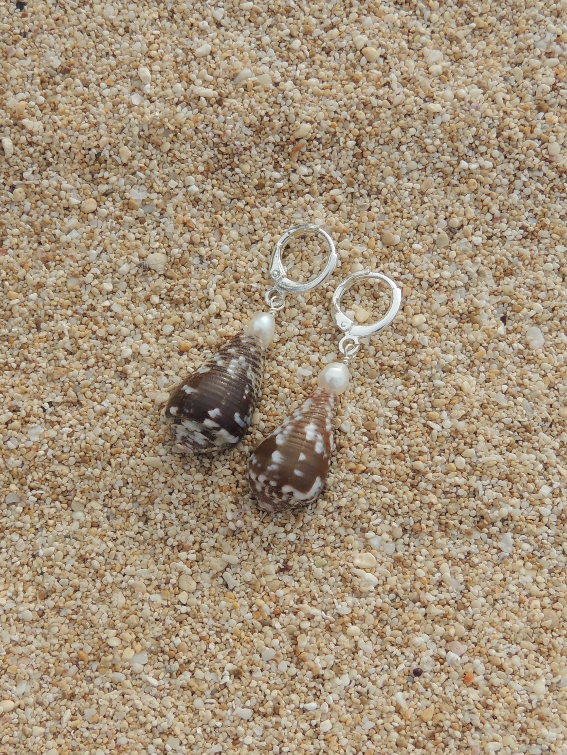 Cat Cone Shell Huggies