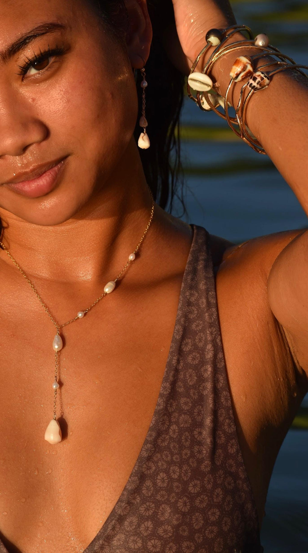 Cone Shell / One-Sided Pearl Necklace