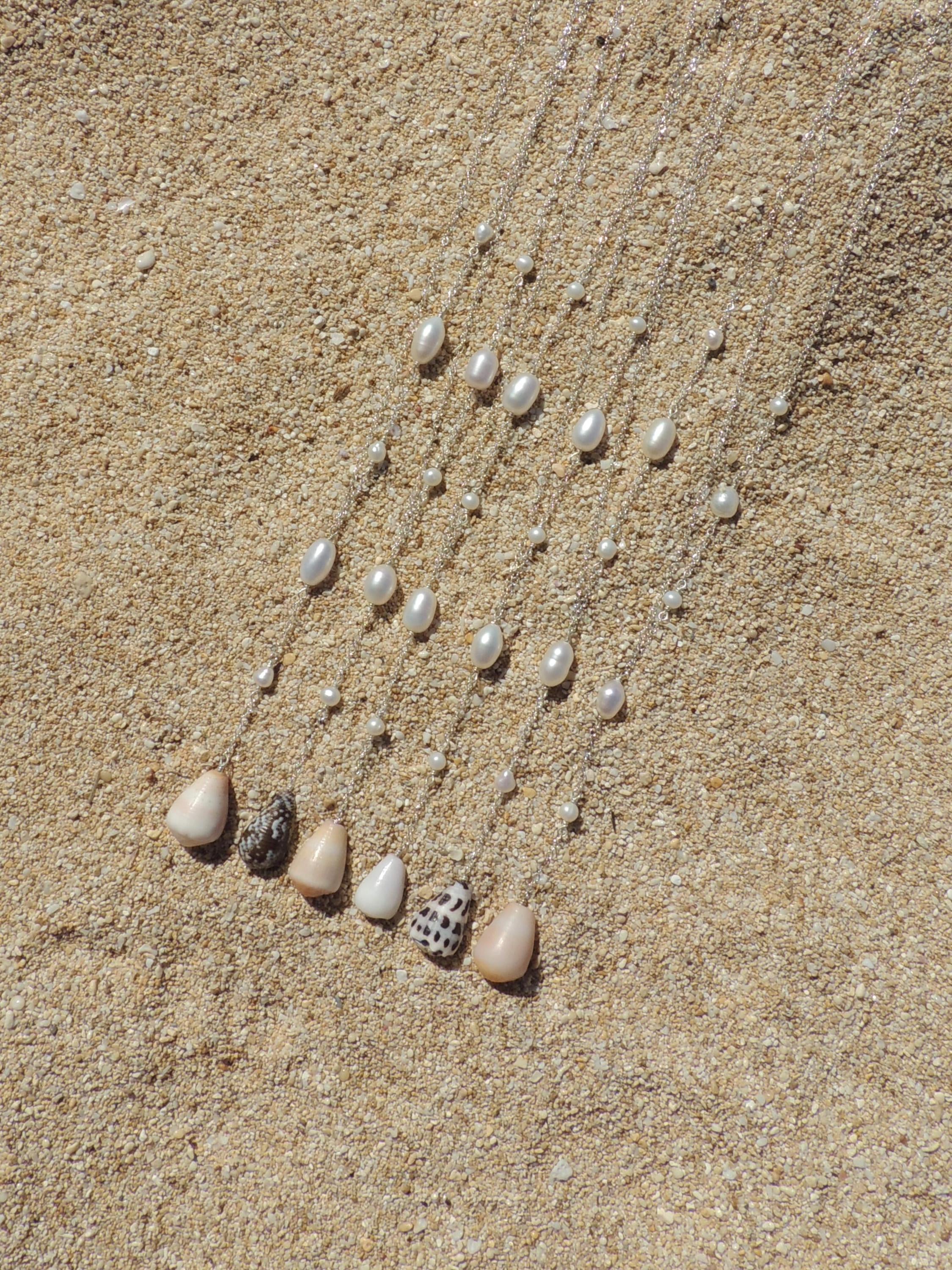 Cone Shell / One-Sided Pearl Necklace