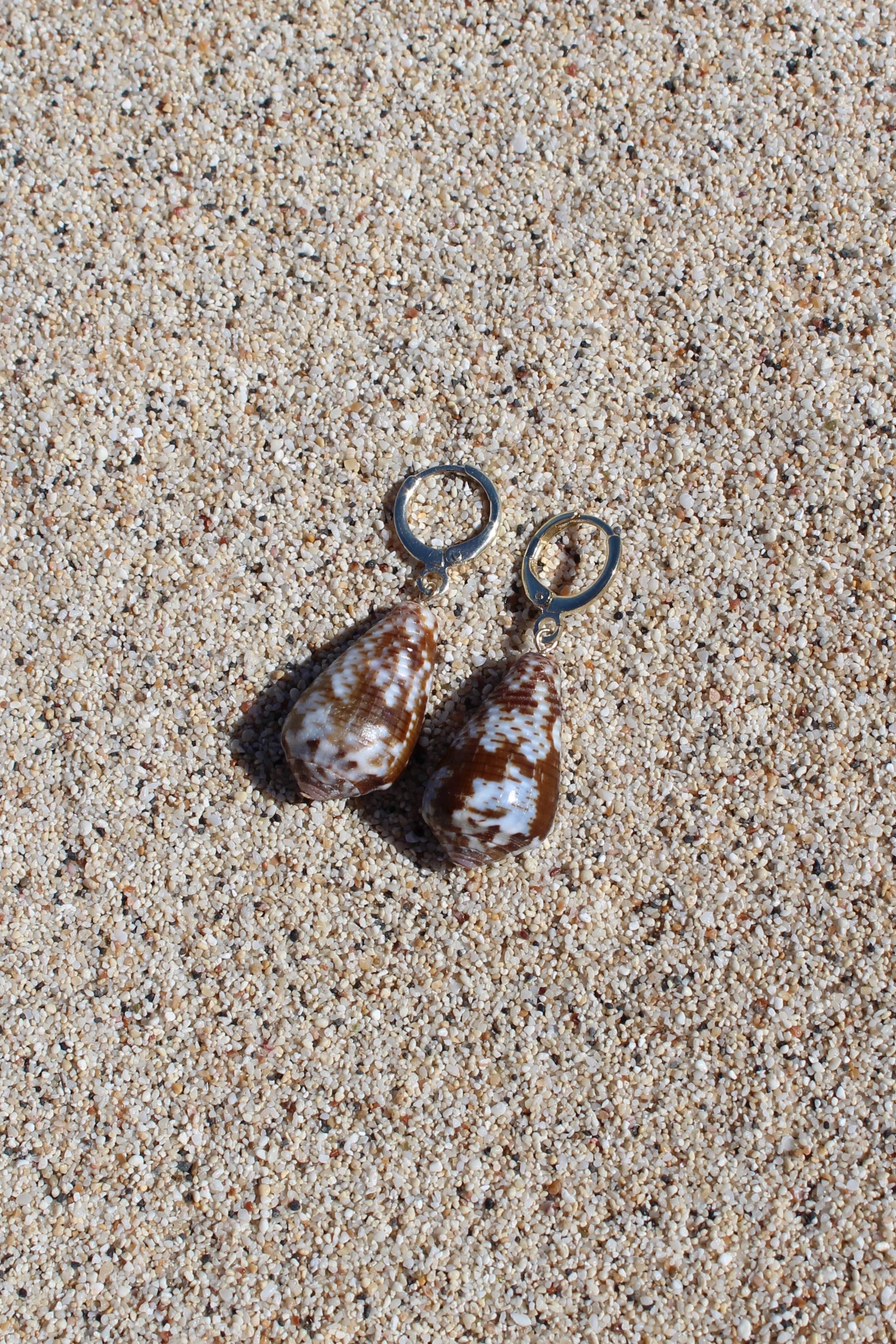 Cat Cone Shell Huggies